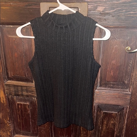 Bundle of Two Basic Sleeveless Tops - Picture 3 of 4